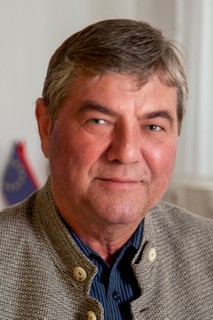 Das Bild zeigt den Bürgermeisterkandidat für Hohenlinden Ludwig Maurer